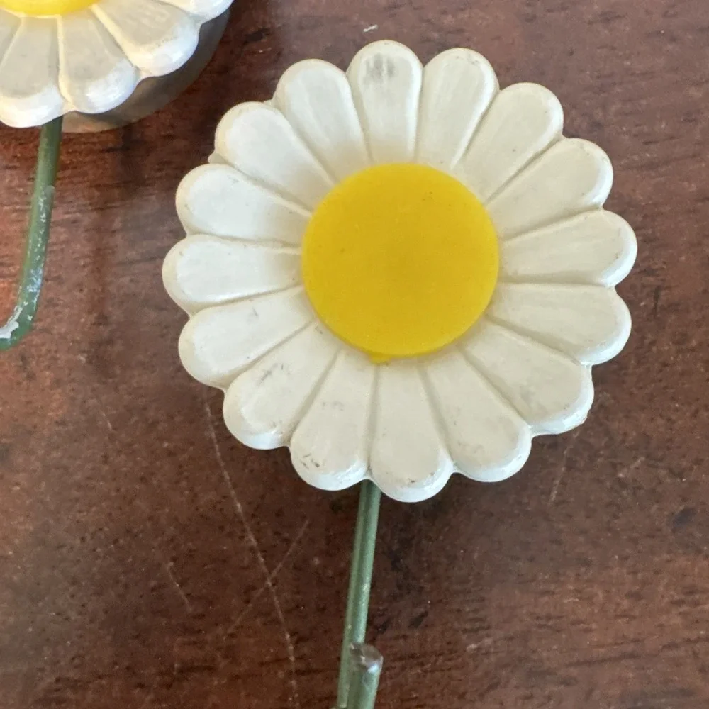 4 Pc Set Vintage Flower Single Hook Hanging Fridge Magnet Yellow Daisy 2 3/8